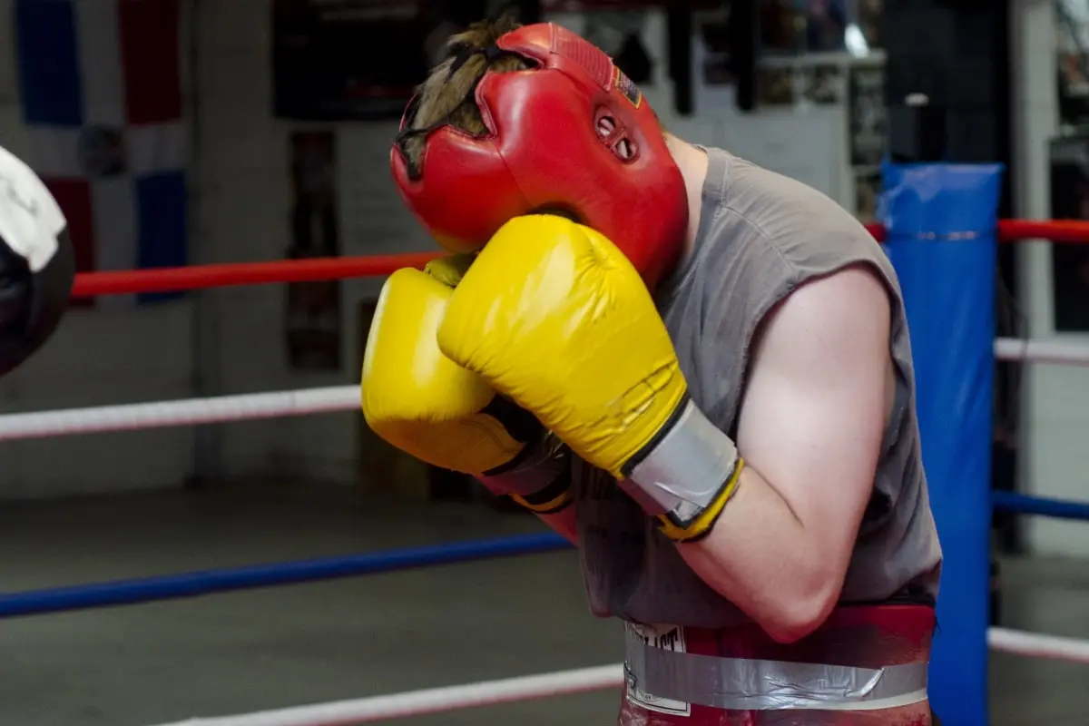 対面でフォームを確認しながら練習する様子