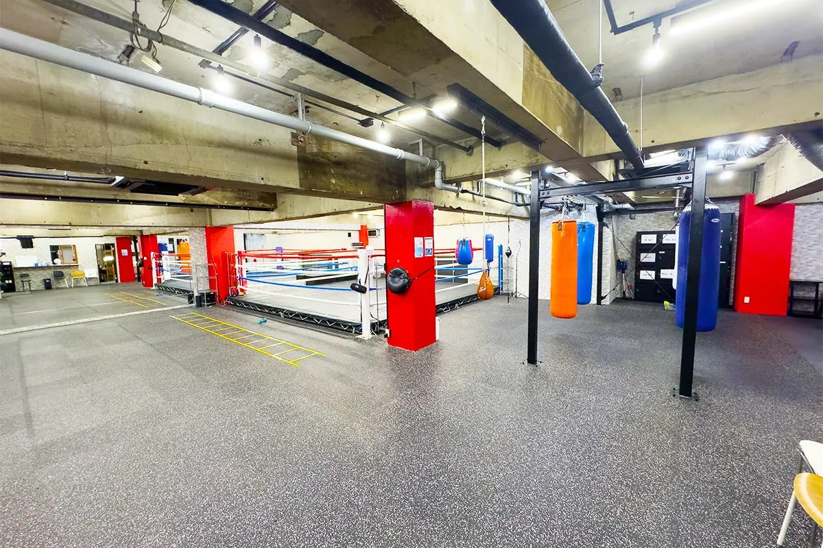 見学・体験でトレーニング中の様子やジムの雰囲気を見てみましょう！